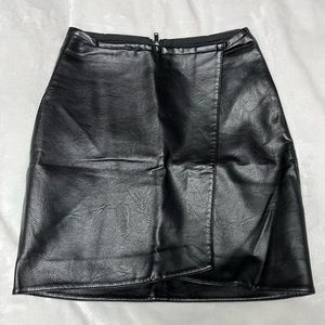 Mini jupe en cuirette